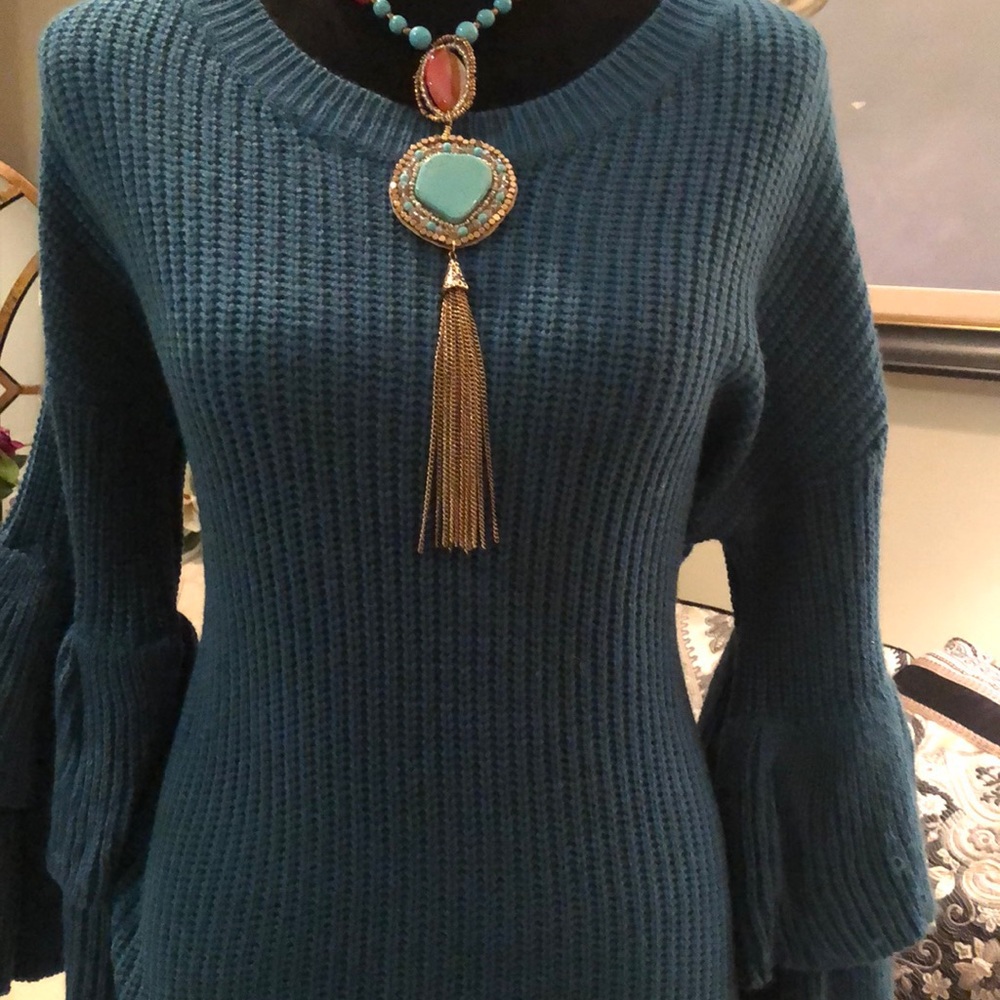 Gorgeous sweater - Picture 2 of 8